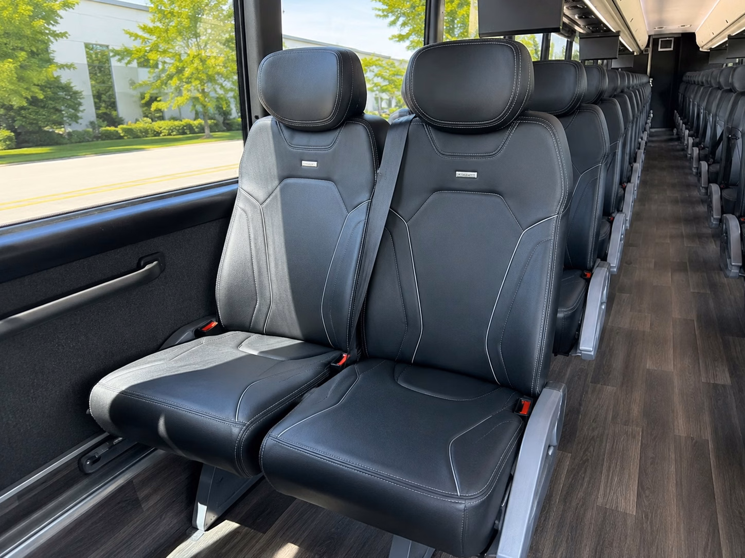 airport transfers and long distance guest shuttles for north little rock weddings
