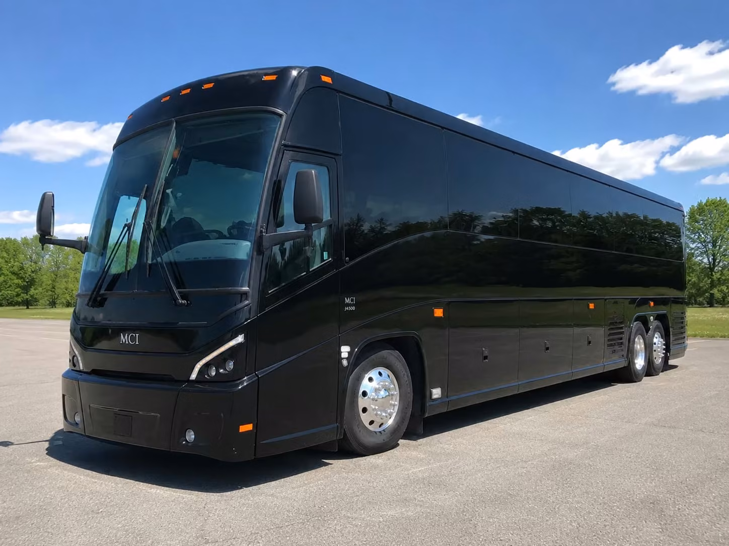 charter bus rentals for north little rock concerts and live events at simmons bank arena